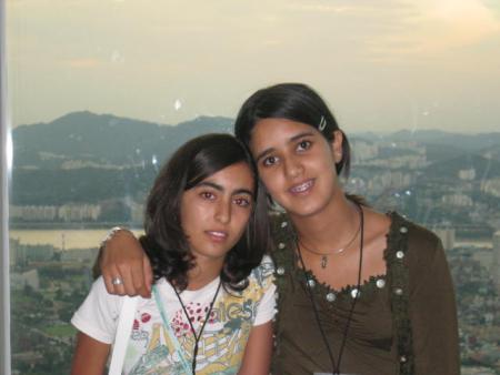 ma seur a gauche et khawla droite